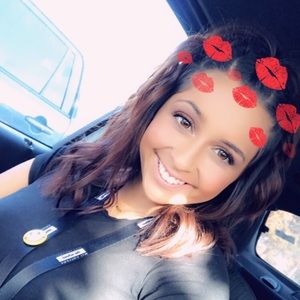 Meet your Posher, Kayla